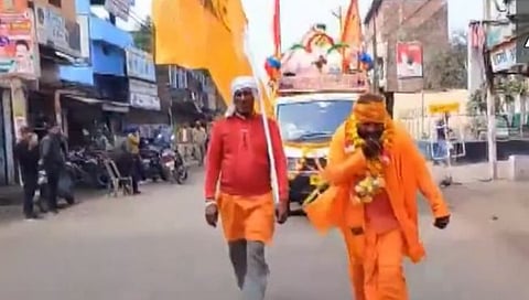 Saint Badri : ३२ वर्षांपूर्वी घेतली होती शपथ : संत बद्री बाबा रामरथ डोक्याने ओढत अयोध्येला निघाले, ५६६ किमीचा प्रवास