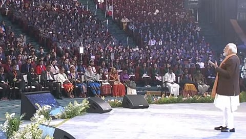 Pariksha Pe Charcha 2024 : दहावी-बारावी परीक्षेचा तणाव, भीती कशी दूर करावी? पंतप्रधान मोदींचा विद्यार्थ्यांना कानमंत्र