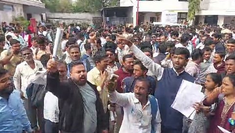 परीक्षा रद्द करून सरसकट फेलोशिप द्या