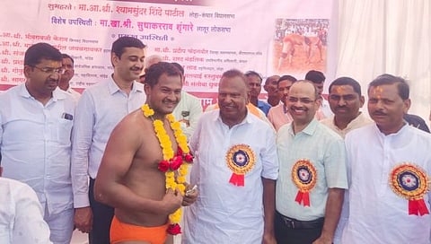 नांदेड : माळेगाव यात्रेत श्याम चांदणेने जिंकली मानाची कुस्ती