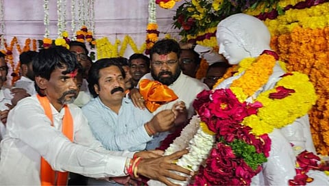 मराठा आरक्षणासाठी सरकारला सद्बुद्धी द्या: जरांगे-पाटील यांचे जिजाऊंना साकडे