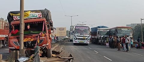 पुणे – सातारा महामार्गावर विचित्र अपघातात चारजण जखमी