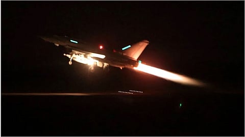 अमेरिका, ब्रिटनचा येमेनवर हवाई हल्ला; हुती बंडखोरांविरोधात लष्करी कारवाई सुरू | US strikes houthis yemen