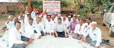 जमिनीच्या मोबदल्यासाठी शेतकर्यांचे उपोषण : आश्वासनानंतर आंदोलन मागे