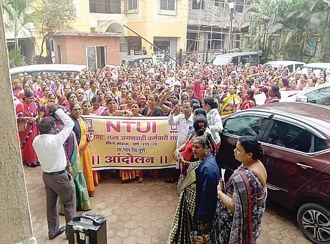 अंगणवाडी सेविकांचे जेल भरो आंदोलन