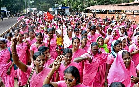 Pune News : जिल्ह्यातील 102 अंगणवाडी कर्मचार्यांची हकालपट्टी