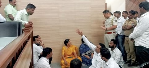 प्रांताधिकार्यांच्या कार्यालयात अजित पवार गटाचा राडा