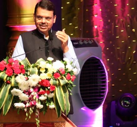 नाटकं करणार्यांना जनता घरी बसवते ; देवेंद्र फडणवीस यांचा उद्धव ठाकरे यांना अप्रत्यक्ष टोला