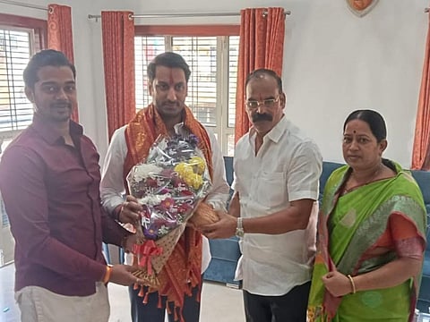 Pune : गुंड गजानन मारणे, पार्थ पवारांची भेट