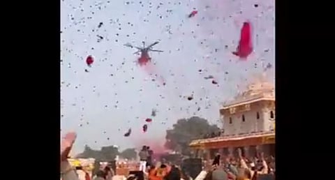 अद्भुत..! प्राणप्रतिष्ठा सोहळ्यावेळी राम मंदिरावर हेलिकॉप्टरने पुष्पवृष्टी (पाहा व्हिडिओ)
