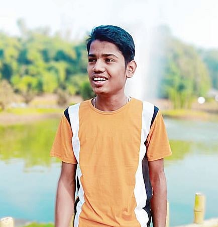 दुर्देैवी ! सेल्फी काढणं बेतलं जीवावर; बहिणींना वाचविणार्या भावाचा बुडून मृत्यू