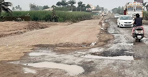 बोगस कागदपत्रांद्वारे पारगाव-केडगाव रस्ता काम