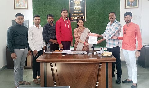 Pimpari : देहूतील दुकानावरील पाट्या मराठीत करा मनसेचा आंदोलनाचा इशारा