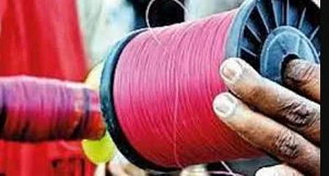 नायलॉन मांजाचा सुळसुळाट : घातक मांजाच्या विक्रीकडे प्रशासनाचे दुर्लक्ष