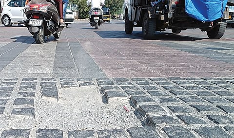 Pimpari : स्मार्ट सिटीमधील रस्त्यांची चाळण