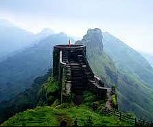 राजगडावर बेकायदा खाद्यपदार्थ विक्री; दहा जणांवर गुन्हे