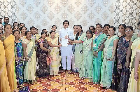 आशा स्वयंसेविकांच्या प्रश्नांवर आवाज उठवू : राम शिंदे