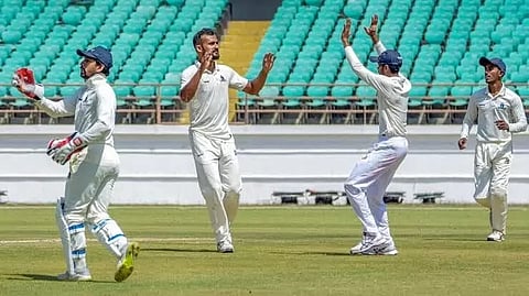 Ranji Trophy 2024 : 110 धावा काढताना ‘कर्नाटक’ची उडाली गाळण! ‘गुजरात’चा रोमहर्षक विजय