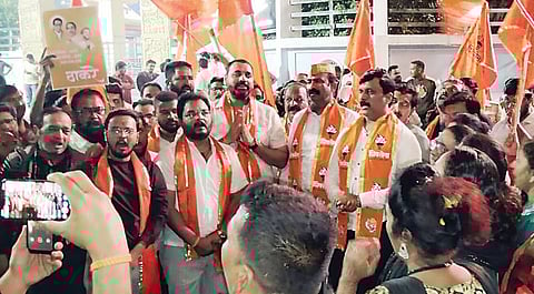 शिवसेनेचे पिंपरी चौकात निषेध आंदोलन