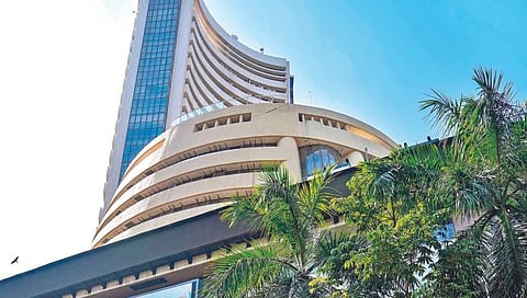 शेअर बाजारात खरेदीचे सत्र कायम, सेन्सेक्स 73,738 वर बंद