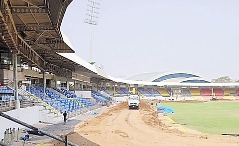 Pune : ट्रॅकवरील मातीची चौकशी करणार