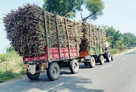 Pune : तळेगाव ढमढेरेत वाहतूक कोंडीसह अपघात वाढले