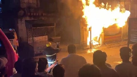 Nashik News : श्री काळाराम मंदिराजवळील दुमजली वाड्याला आग