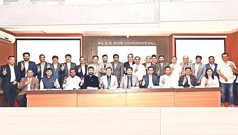 सिडको : आयमा सभागृहात वार्षिक सर्वसाधारण सभेत नवीन कार्यकारिणी व पदाधिकारी ( छाया : राजेंद्र शेळके)