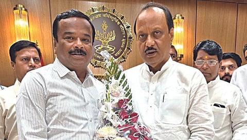 कळवण : ओतूर लघुपाटबंधारे प्रकल्पास सुधारित प्रशासकीय मान्यता दिल्याबद्दल उपमुख्यमंत्री अजित पवार यांचे आभार मानताना आमदार नितीन पवार.