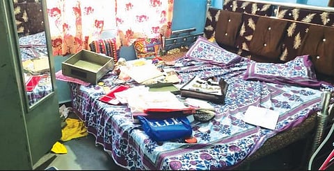 महाड : भरदिवसा अडीच लाखांची चोरी, पाच घरे फोडली