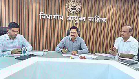 नाशिक : गोदावरी प्रदूषण नियंत्रण समितीचा आढावा घेताना विभागीय आयुक्त राधाकृष्ण गमे. समवेत जिल्हाधिकारी जलज शर्मा व मनपा आयुक्त अशोक करंजकर.