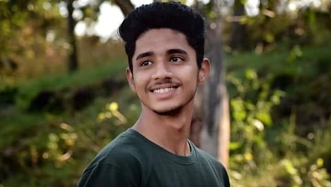 Kolhapur Accident News : वनरक्षक परीक्षा देऊन परतणाऱ्या बत्तीस शिराळ्याच्या तरुणाचा अपघातात मृत्यू