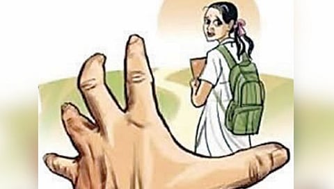 छत्रपती संभाजीनगर : बुलेटस्वार टवाळखोरांचा विद्यापीठातून विद्यार्थिनीला उचलून नेण्याचा प्रयत्न; तिघींची छेडछाड