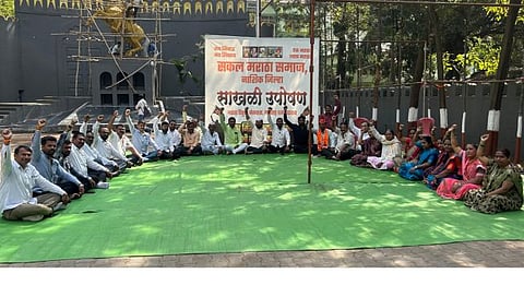 नाशिक : मनोज जरांगे-पाटील यांच्या समर्थनार्थ राज्य सरकारविरोधात बोंबाबोंब आंदोलन करताना जिल्ह्यातील मराठा बांधव (छाया : हेमंत घोरपडे)