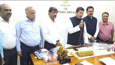 सिडको : शिक्षणमंत्री दीपक केसरकर मागण्या बाबत सकारात्मक माहिती देताना समवेत संजय शिंदे, रणजीतसिंह देवल, सूरज मांढरे, तुषार महाजन, मंगेश शिंदे आदी.