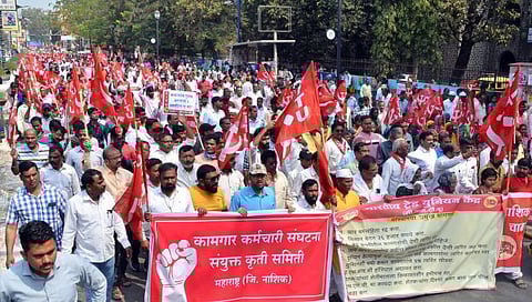 Nashik News : सीटूच्या नेतृत्वात जिल्हाधिकारी कार्यालयावर भव्य मोर्चा