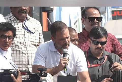 ओडिशातील झारसुगुडा येथे भारत जोडो न्याय यात्रेदरम्यान बोलताना राहुल गांधी.