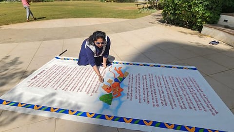 नाशिकमध्ये साकारलेली हनुमान चालिसा निघाली सिंगापूरला