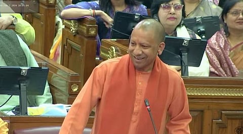 राज्यपालांच्या अभिभाषणावर बोलताना उत्तर प्रदेशचे मुख्यमंत्री योगी आदित्यनाथ.