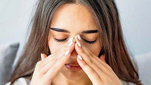 सतत सर्दी, खोकल्याचा त्रास! जाणून घ्या सायनसची लक्षणे आणि उपचार