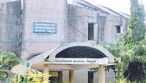 सिंधुदुर्ग : महसूल अधिकारीच तीन महिने पगाराविना!