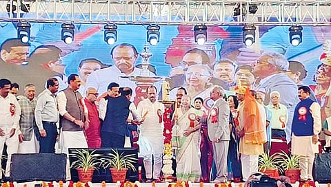 उत्तम साहित्यात समाजसेवेचे मूल्य : सुमित्रा महाजन