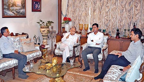 जिल्ह्याच्या प्रश्नांवर जिल्हाधिकारी येडगे यांची डॉ. प्रतापसिंह जाधव यांच्याशी चर्चा