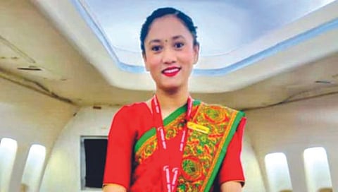 गोंदिया : आदिवासी मुलगी झाली हवाई सुंदरी