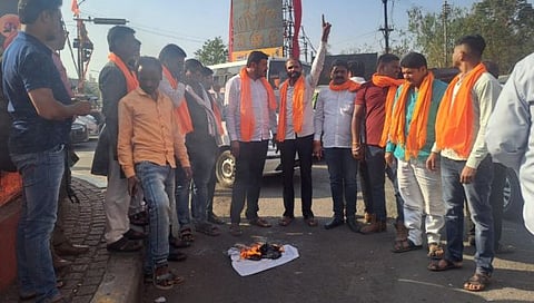 लातूरात छावाने संघटनेने मराठा अध्यादेशाची केली होळी