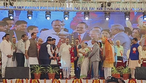 Marathi Sahitya Sammelan | उत्तम साहित्यात समाजसेवेचे मूल्य : सुमित्रा महाजन