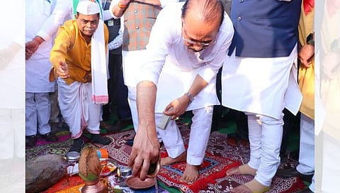 Jalgaon News : अमळनेर तालुका क्रीडा संकुल उर्वरित बांधकामांचे भूमिपूजन