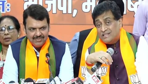 भाजप प्रवेशानंतर पत्रकार परिषदेत बोलताना अशोक चव्हाण. सोबत उपमुख्यमंत्री देवेंद्र फडणवीस.