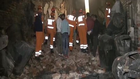 fire in Delhi | दिल्लीच्या अलीपूर येथील पेंट फॅक्टरीत अग्नितांडव! ११ जणांचा होरपळून मृत्यू, पोलीस कॉन्स्टेबलसह ४ जखमी