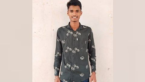 JEE Mains 2024 Result | प्रेरणादायी यश! शेतकऱ्याच्या मुलाची कमाल! जेईई मेन परीक्षेत हर्षवर्धन आगम याला ९७.८२ टक्के गुण